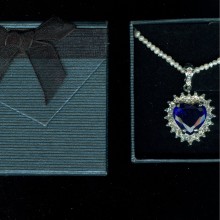 NIB Blue Saphire " Sea of Love " Swarovski Titanic Necklace